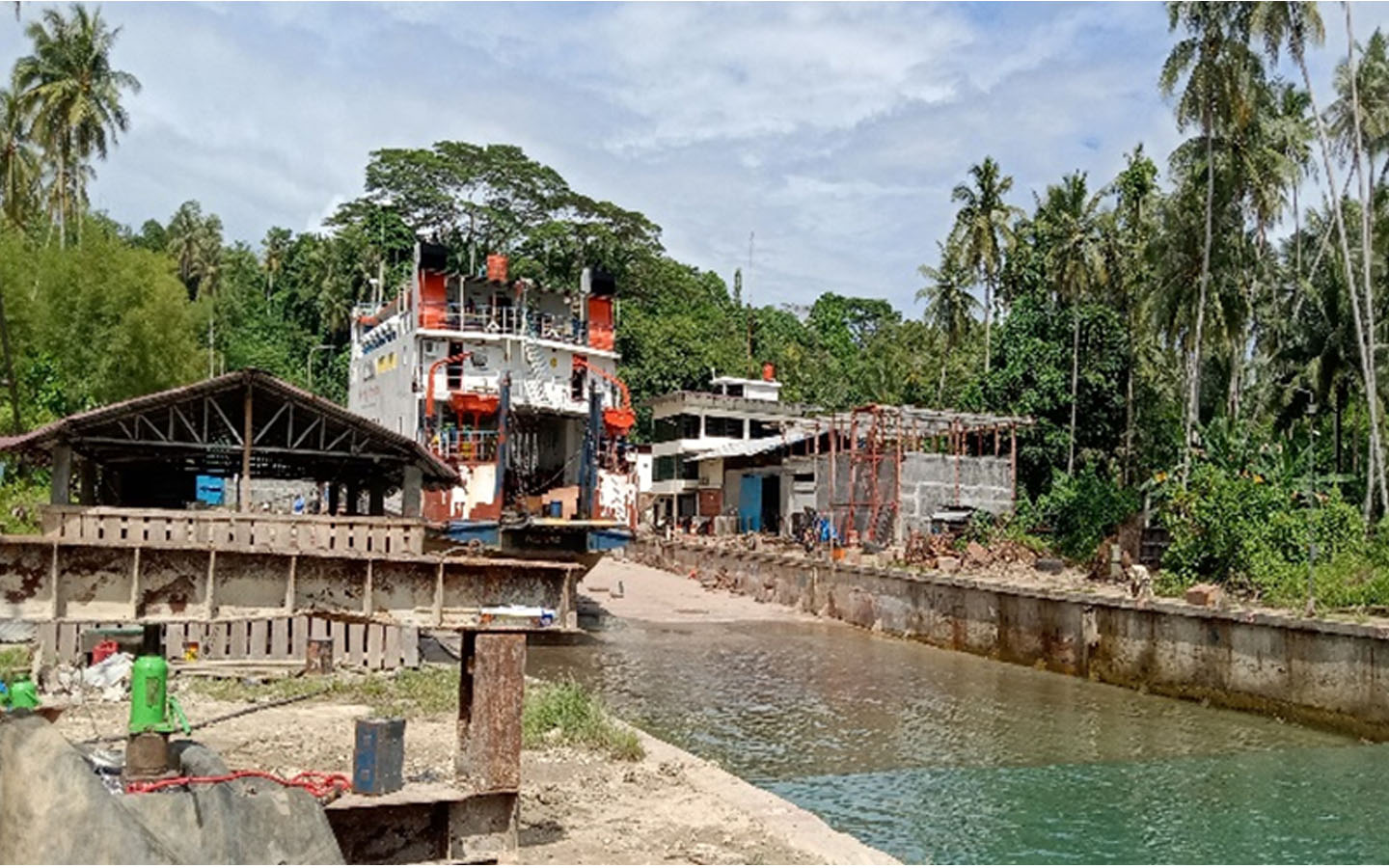 Penarikan kapal di slipway
